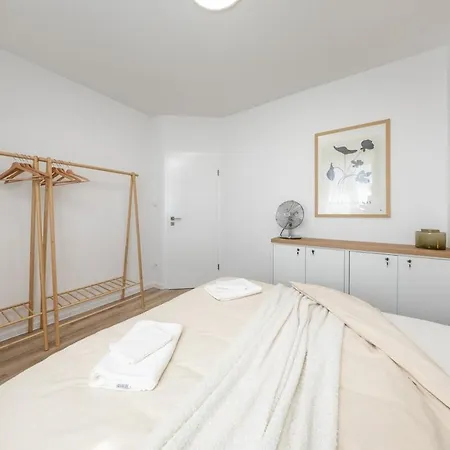 Iconic View Luxury In Old Town Daire Bratislava